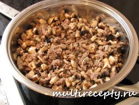 Картофель с грибами и фаршем - быстрое и аппетитное блюдо, приготовленное в мультиварке