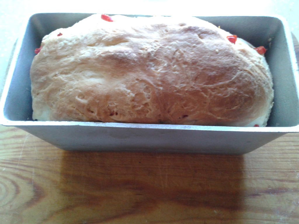 Готовый хлеб из духовки