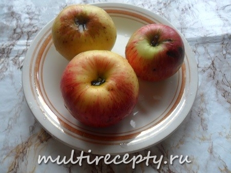 Запеченые яблоки в мультиварке